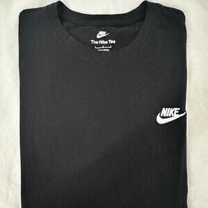 Nike black t-shirt SzL like new, lightweight athletic shirt